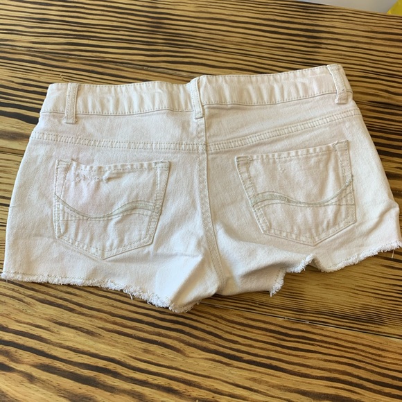 SO Distressed Off White Lace Short Shorts - Picture 2 of 4